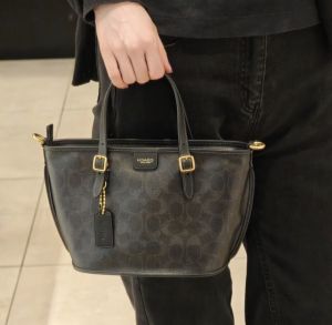 Coacch Taxi 21 Black-Black SmallTote With OriginalBox DustCover