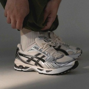 Asiicss Gel-Kayano 14 Cream Black Metallic Plum 611