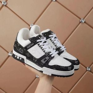 LOUIIS VUITTON TRAINER BLACK WHITE