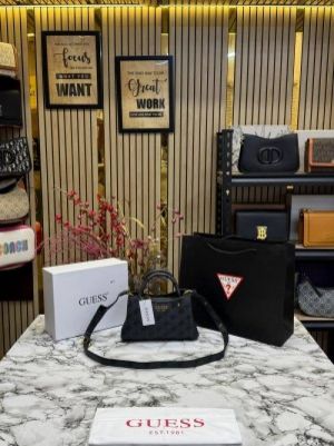 Gueess Manhattan Shoulder Bag With Box And Dust Bag Including CarryBag (V2) (black)