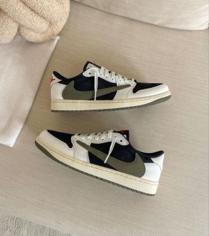 NIKKE AIR JORDAN 1 LOW X TRAVIS SCOTT OLIVE SEMI UA