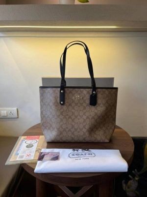 Coacch city tote bag in signature Canvas With Ogbox Dustbag