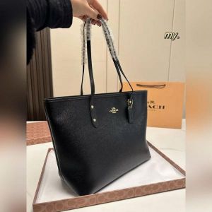 Coacch city tote bag in signature Canvas With Ogbox Dustbag