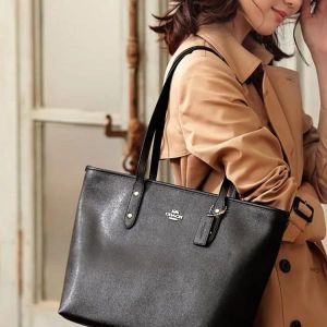 Coacch city tote bag in signature Canvas With Ogbox Dustbag