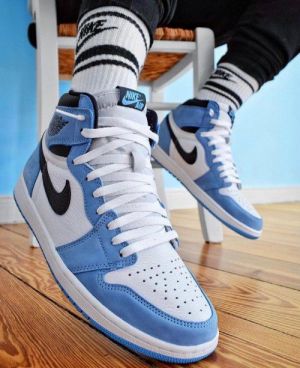 AIR JORDAN RETRO 1 HIGH UNIVERSITY BLUE SEMI UA