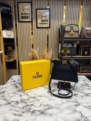 Fenddi Peekaboo_IseeU_Shoulder_Bag_With_Box_(731-Black)