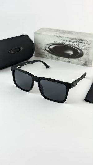 Oakliiey_black_0889