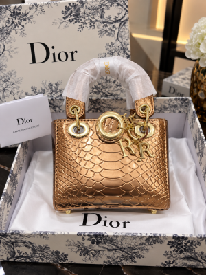 CHRISTIAN DIO LADY WITH BRAND BOX PACKING 5228