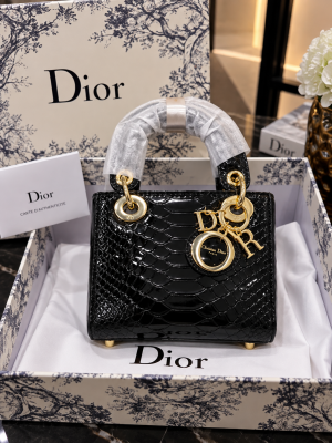 CHRISTIAN DIO LADY WITH BRAND BOX PACKING 5229