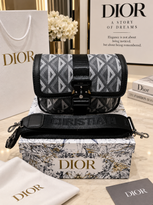Christian Diyor unisex massanger saddle crossbody bag with box 5232